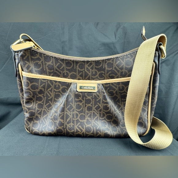 Calvin Klein Monogram Crossbody Purse RN 54163 CA 57151 - Good Condition - Picture 5 of 16